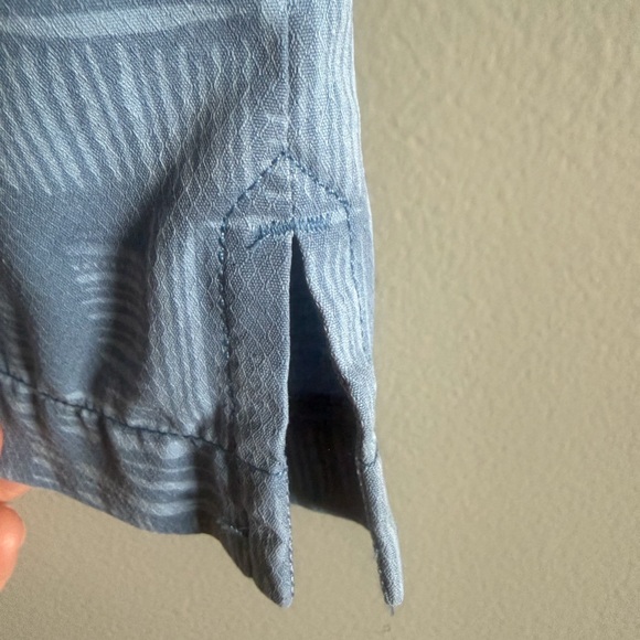 Tommy Bahama Light Blue 75% silk pattered button up beach shirt size medium - Picture 5 of 14